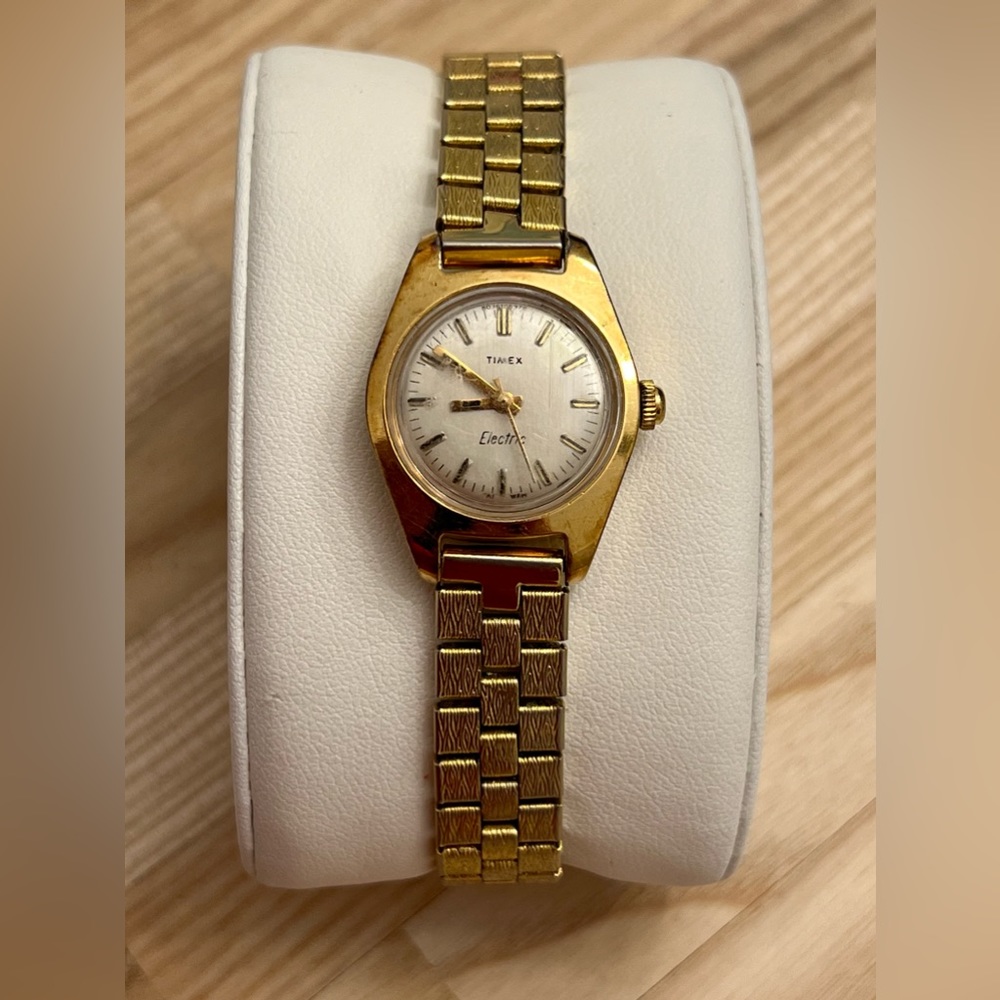 Timex Ladies Watch Electric Vintage Silver Dial Gold Tone Stretch Bracelet